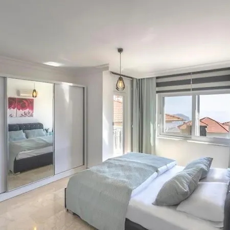 Tepe'de Havuzlu Villa *