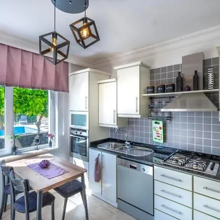 Villa Tepe'de Havuzlu Alanya