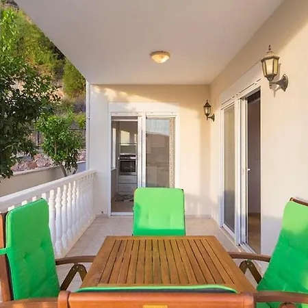 Villa Tepe'de Havuzlu *