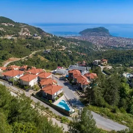 Villa Tepe'de Havuzlu Alanya