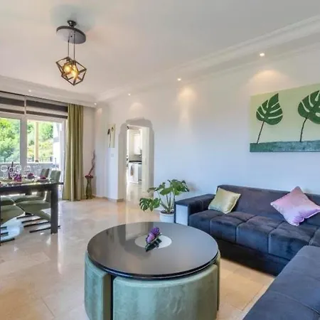 Tepe'de Havuzlu Villa Alanya