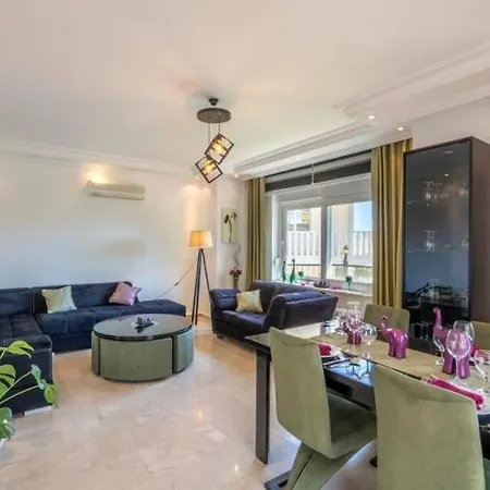 Tepe'de Havuzlu Villa *